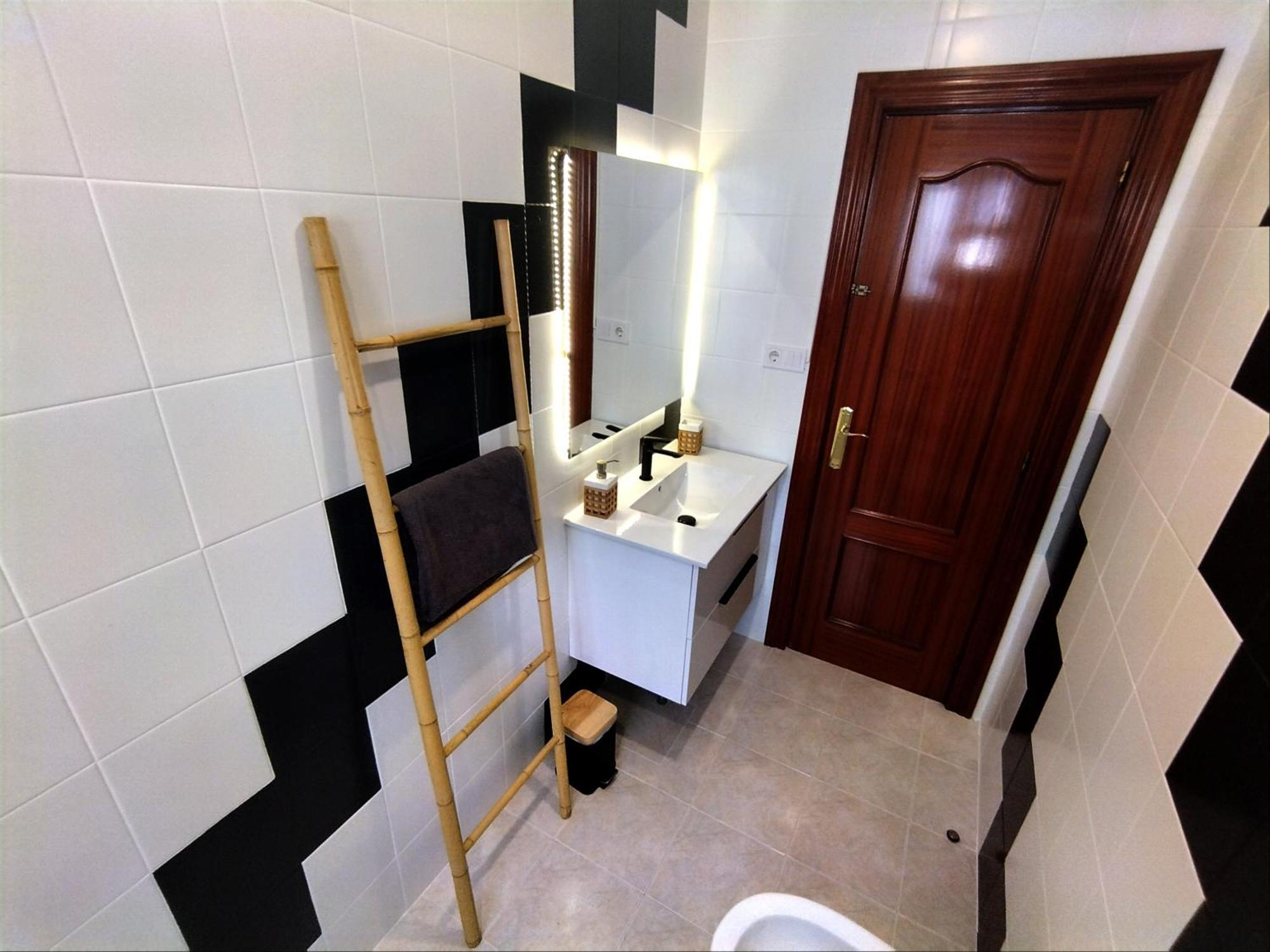 Habitaciones En Apartamento Compartido W Host Alicante Exterior foto